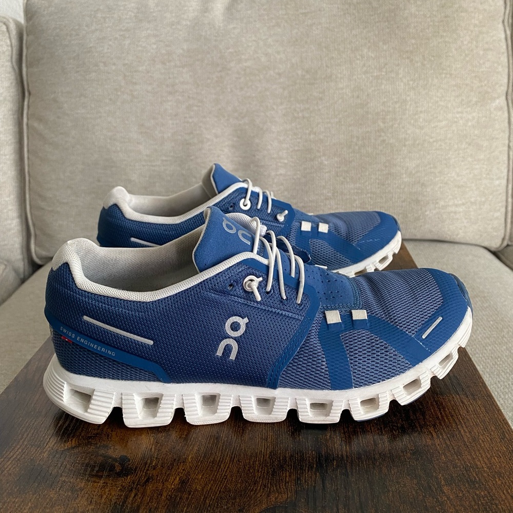 On Cloud 5 Shoes Women’s Size 7.5